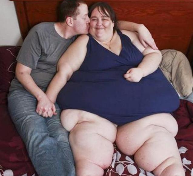 俩女人，一个身材臃肿，一个身材窈窕，生育时的差距一目了然