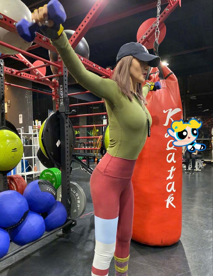 谭维维身材图片,谭维维紧身裤穿搭