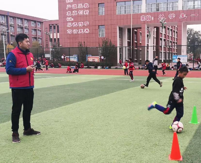 足球进校园的意义,足球公益课活动