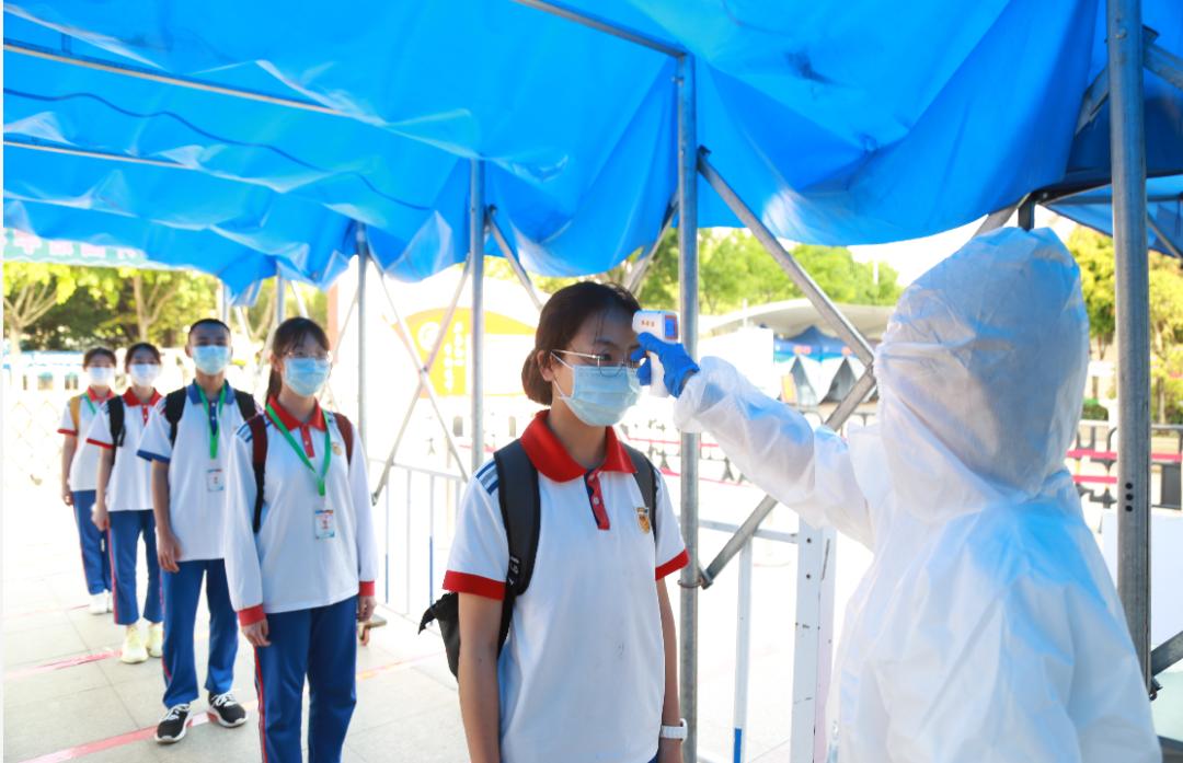 现场直击开学的视频,直击全国多地中小学开学