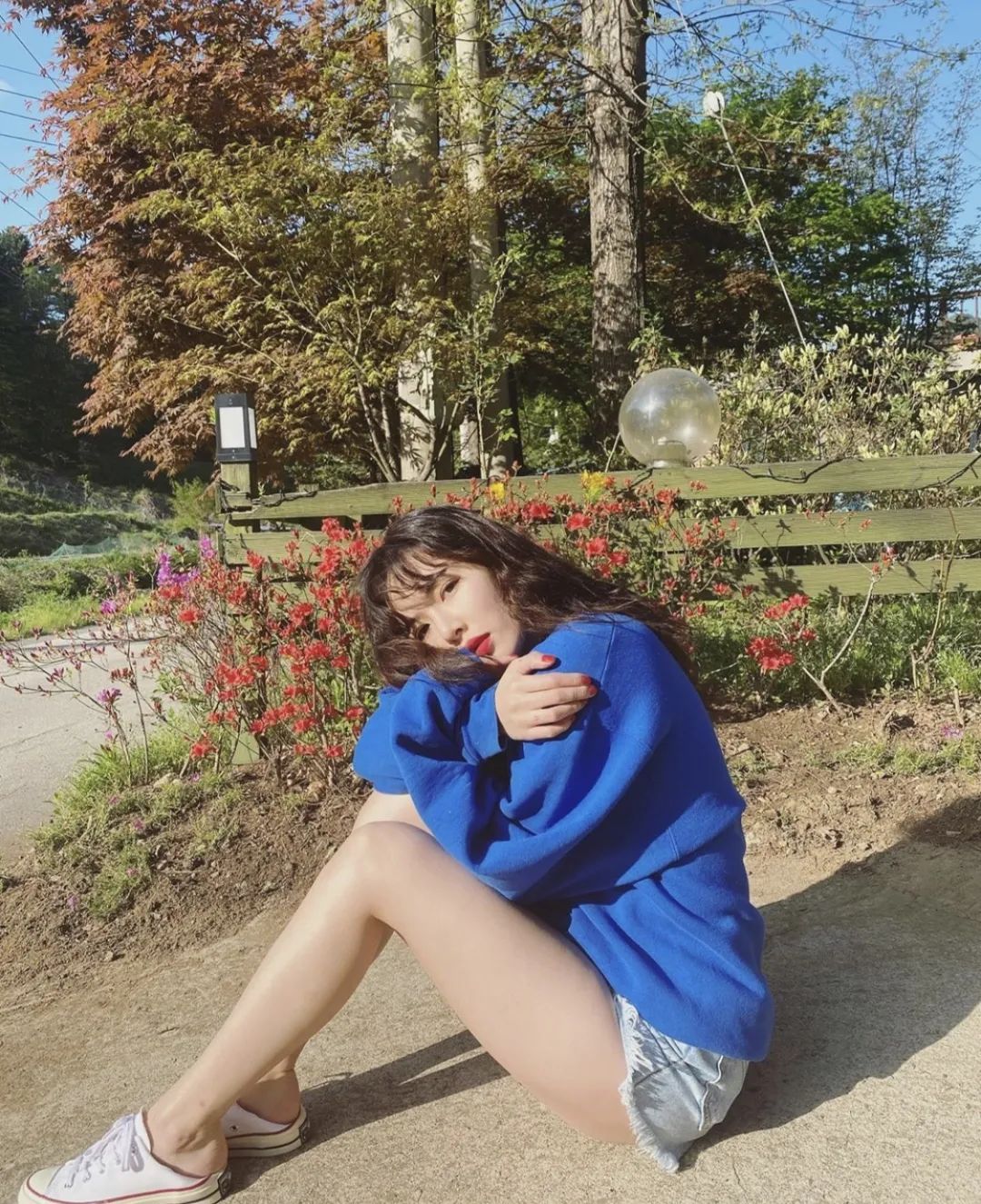 泫雅大秀身材,泫雅甜酷情侣写真