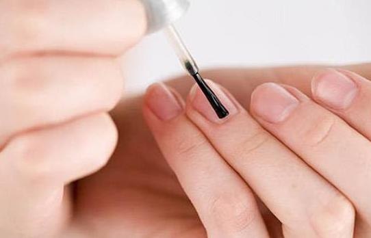 没有指甲水怎么卸掉指甲油,涂在指甲上的指甲油怎么卸掉呢