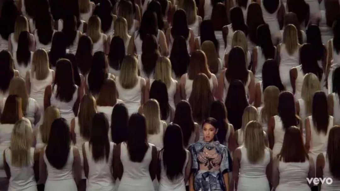 怎么像a妹一样吐舌头唱歌,a妹怎么变黑的