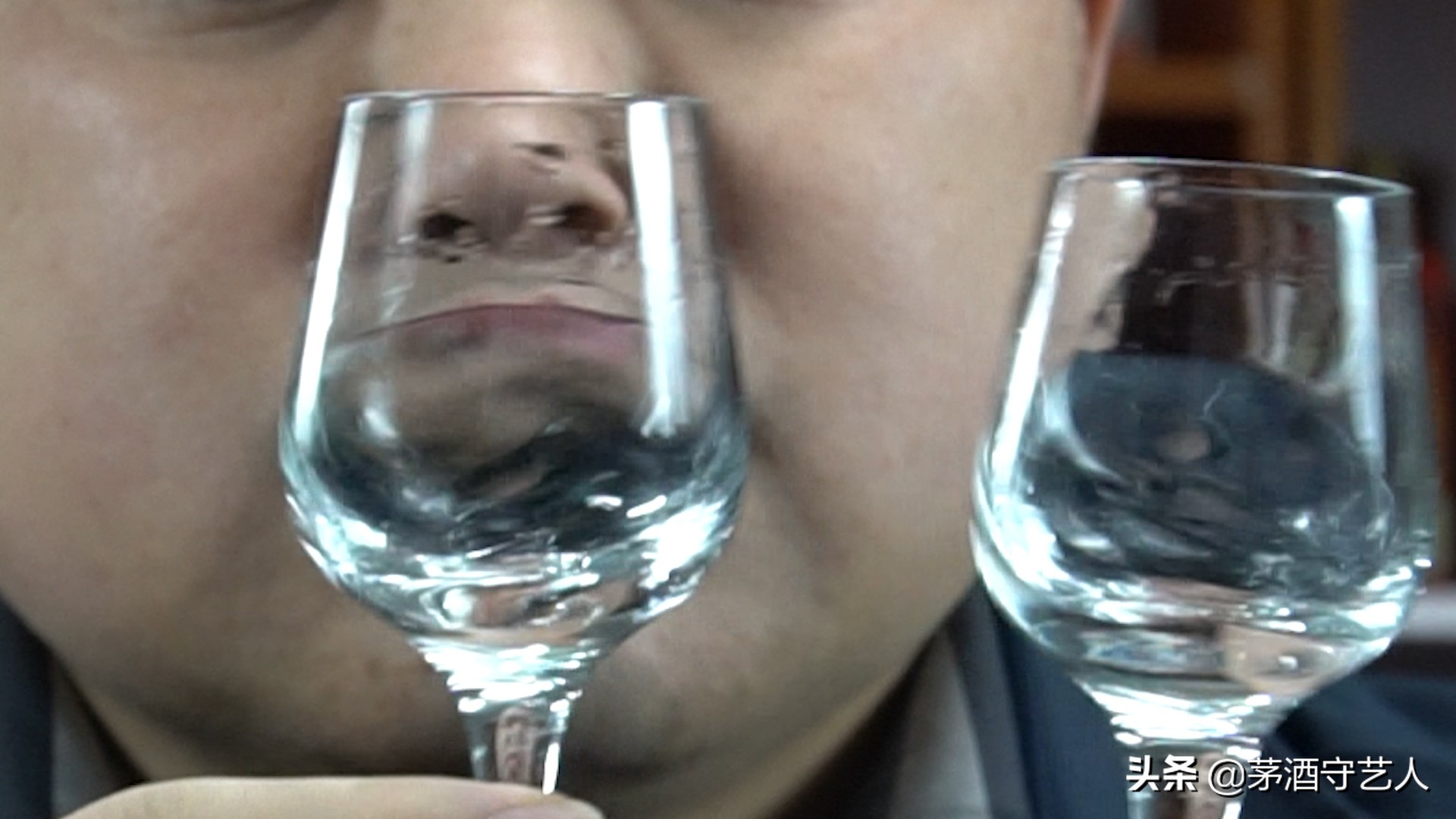 剑南春和国窖157338度哪个贵,国窖1573熊猫限量版和剑南春30年