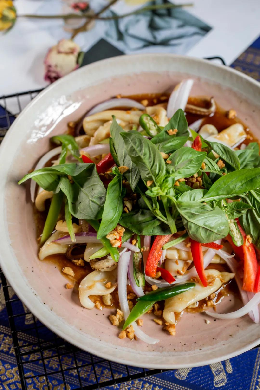 一桌只接待4人的餐厅,每天只接待三桌的火锅