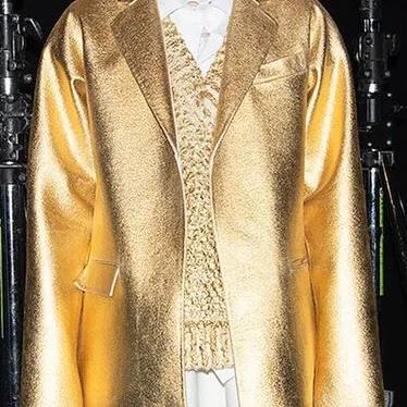 波司登新设计再次出圈？！轻盈+荧光惊艳网友：穿这谁还宅啊