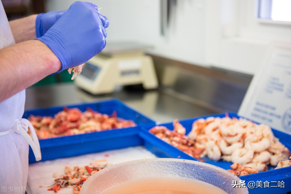 清洗小龙虾你用对方式了吗？饭店老厨师教你3招，再脏也能洗干净