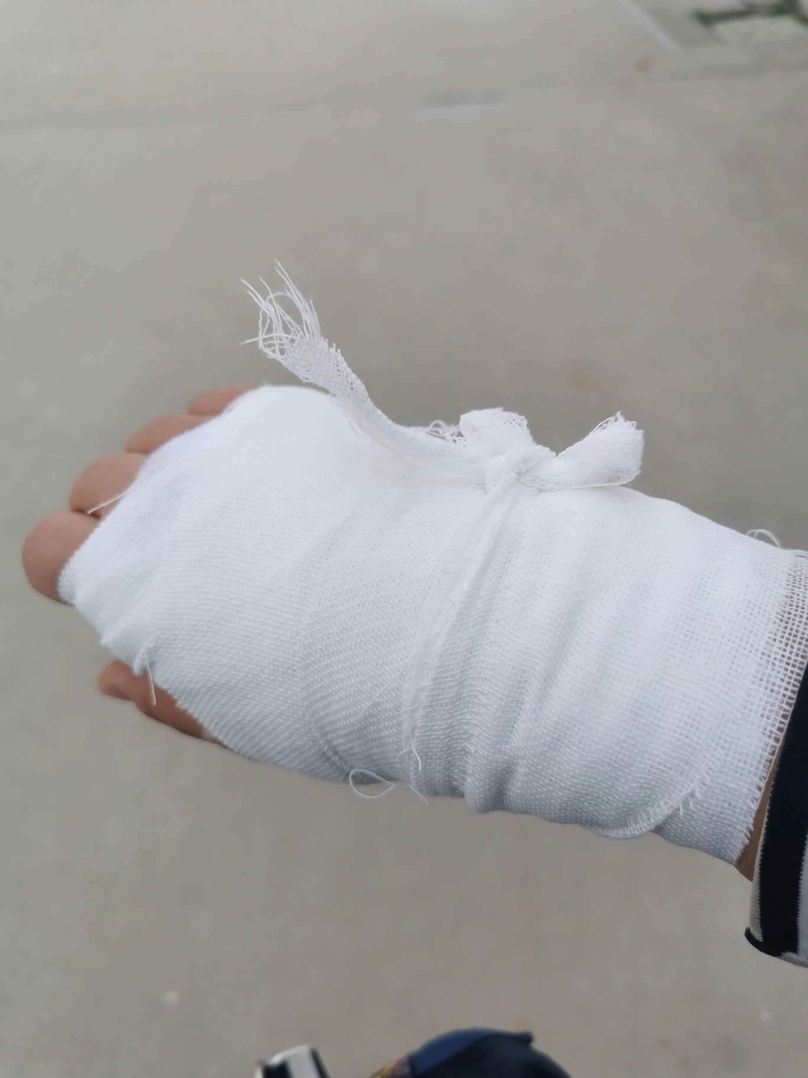 小朋友让爸爸和妈妈道歉,六岁孩子跟妈妈道歉视频