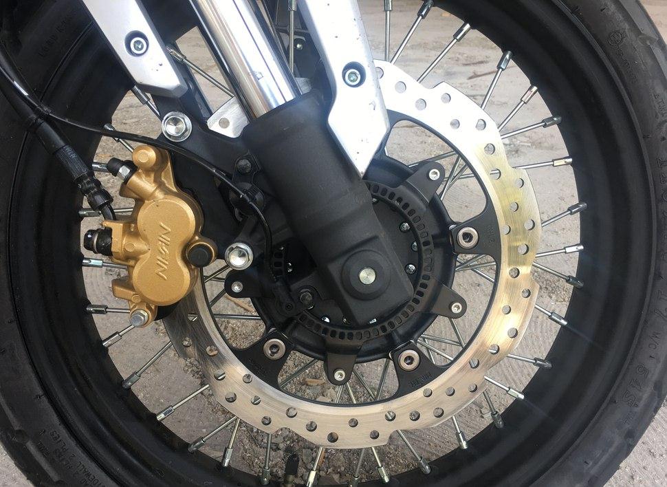 同事买了一辆日系车,同事买的摩托车