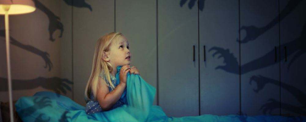 小女孩看到狗狗就害怕,看见小动物就特别恐惧是病吗