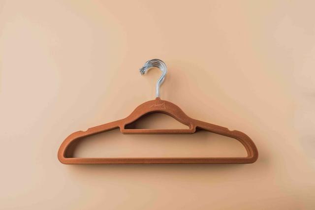 没有衣柜怎么办衣服应该放到哪,衣橱衣服不够放怎么办