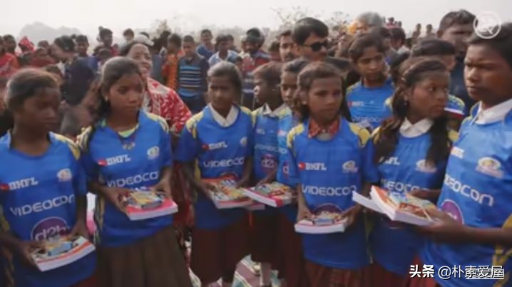 残酷真相：你包里的高光眼影，是无数4岁孩子拿命换的