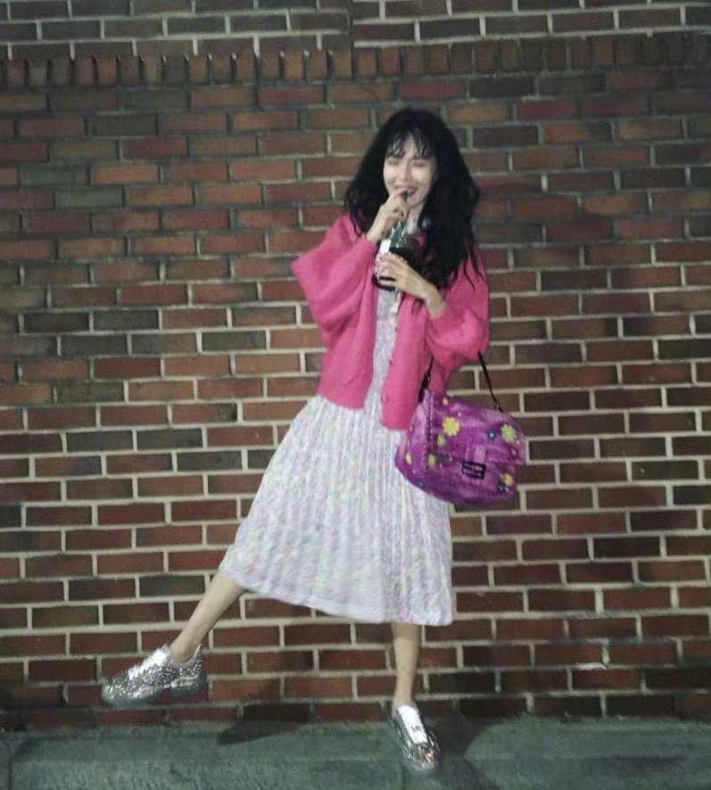 巴黎世家松糕毛棉服外套泫雅同款,韩国小野马金泫雅银色裙