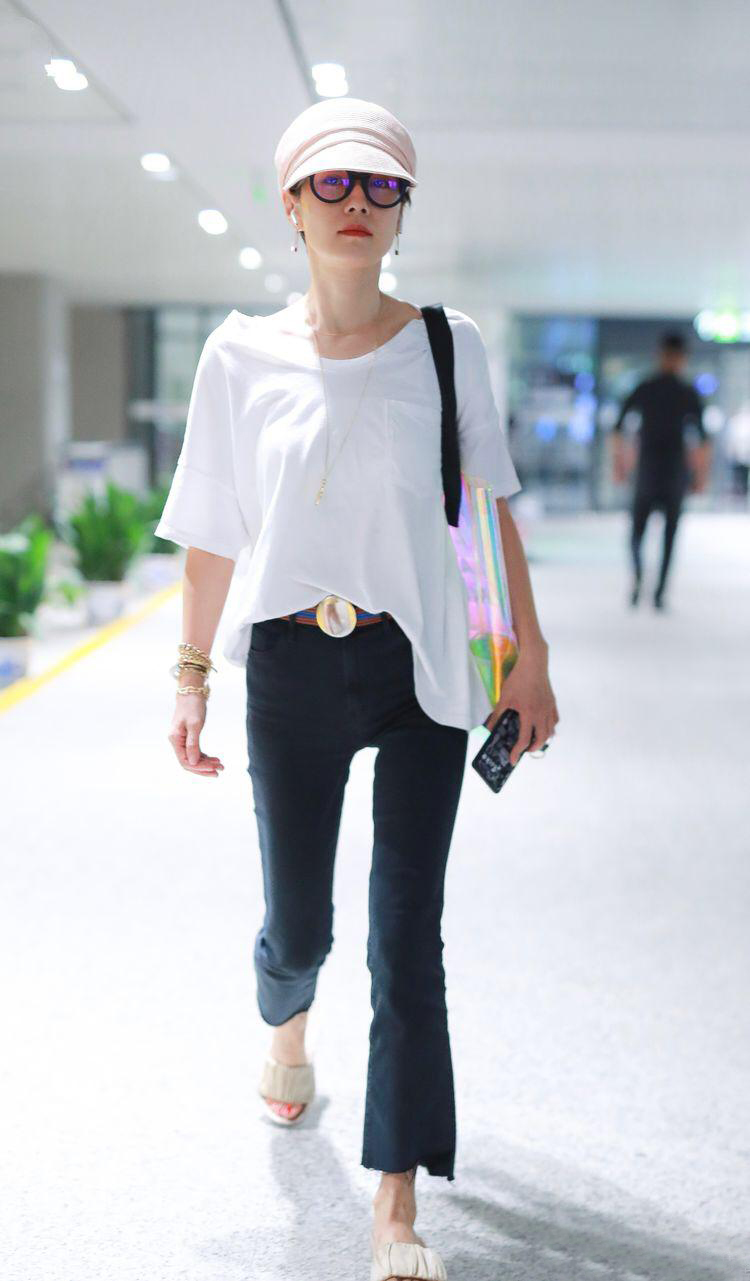 马伊琍t恤配中款裙,马伊琍条纹t恤女