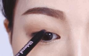 单眼皮新手怎么画眼妆简单的教程,单眼皮日常眼妆怎么画显大又干净