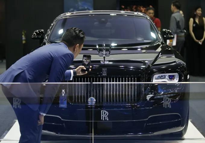 晚晚林瀚劳斯莱斯宣传片原视频,晚晚和林瀚劳斯莱斯代言视频