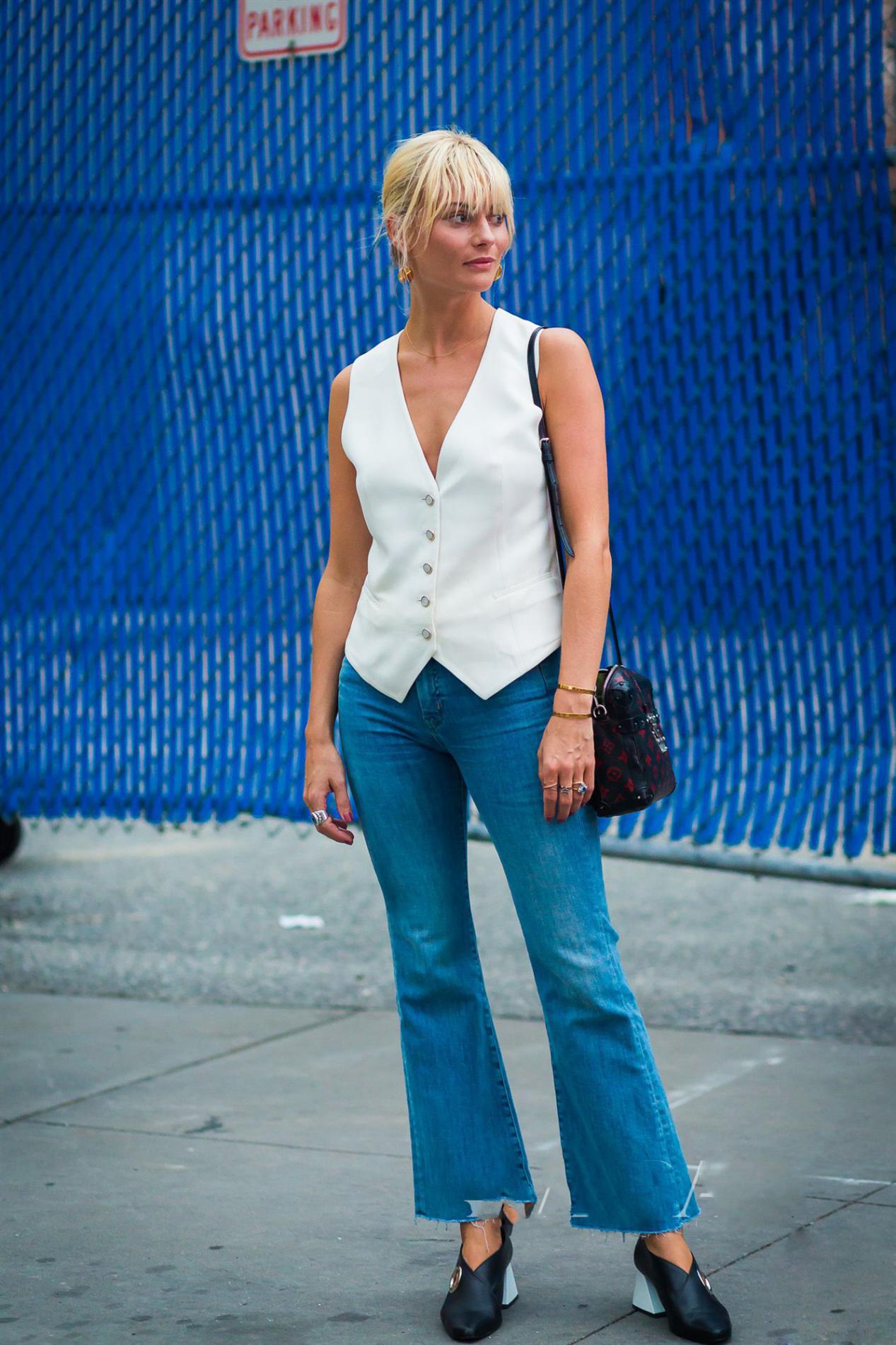 奶奶鞋怎么搭配好看 (最近很火的奶奶鞋女款怎么搭配)