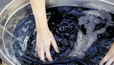 牛仔裤褪色用什么方法解决,牛仔裤褪色了怎么补救