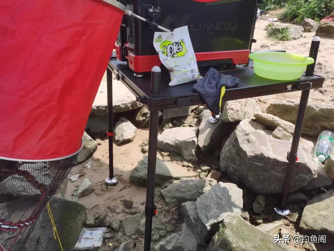 野钓买个钓台有必要吗,花几百买鱼竿钓小鲫鱼值得吗