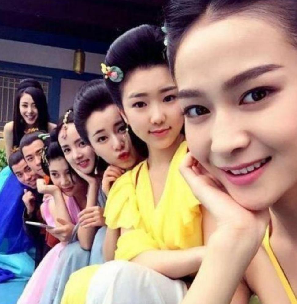 横店群演拜王宝强和赵丽颖,横店群演以王宝强激励自己