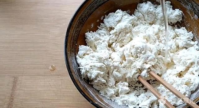 用热水烫面烙饼好吃吗,只用凉水和面烙单饼