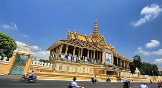 为什么今年很多人在柬埔寨生活,为什么现在身边那么多人去柬埔寨