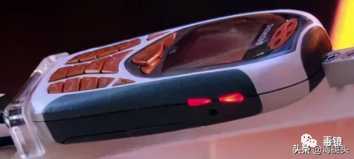 还记得你的第一台主机吗,还记得你们用的第一台手机