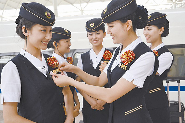 高铁餐吧服务员一份盒饭提成多少,高铁餐车服务员是干什么的