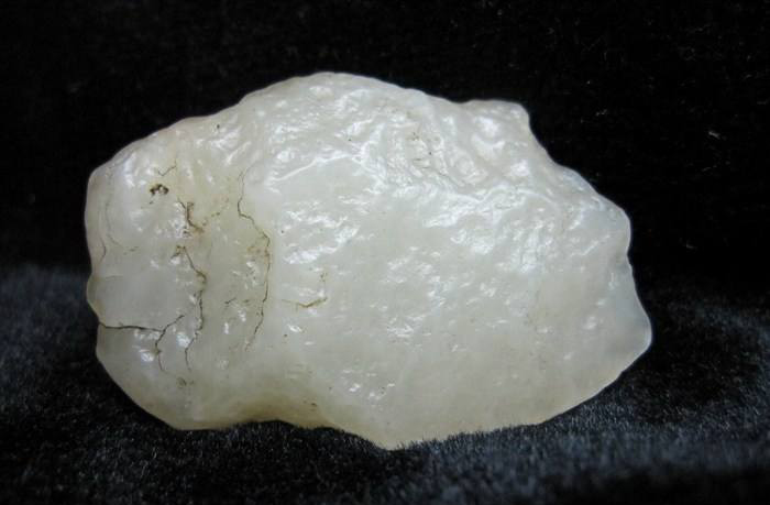 怎样区别和田玉的籽料与山流水料,和田玉戈壁料和山料的有什么不同