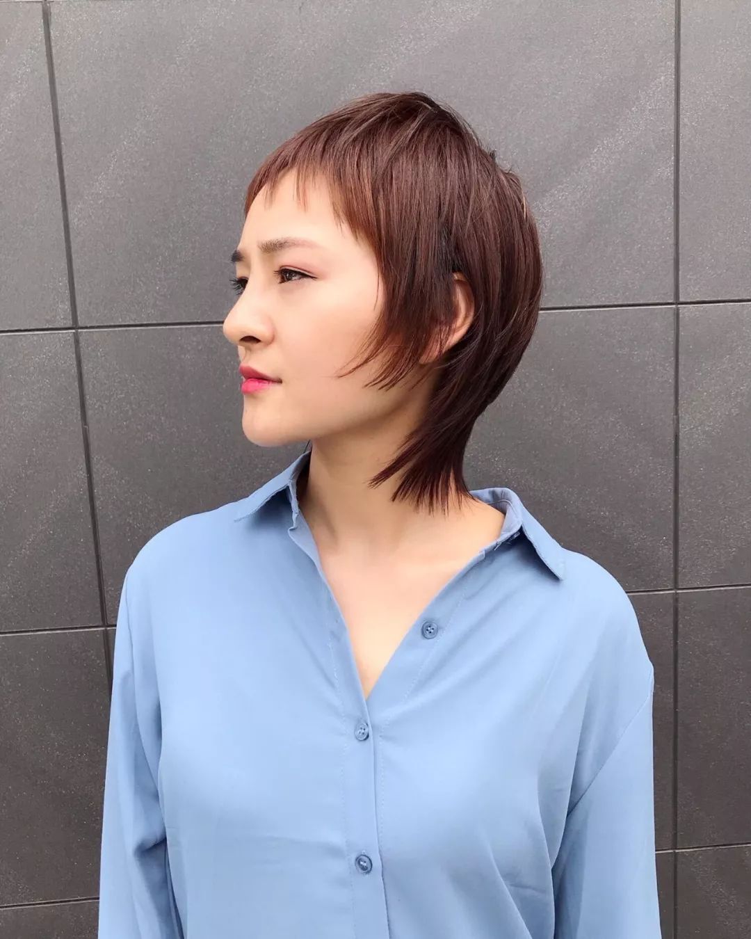 燕尾个性有型的短发,女士短发燕尾造型色彩搭配