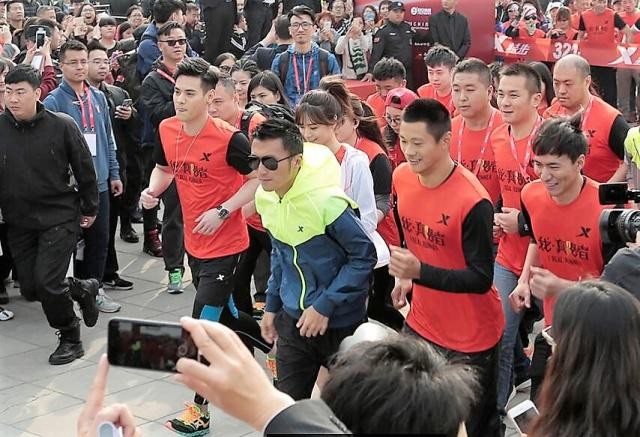 李宁安踏500以内的跑鞋 (李宁安踏专卖店跑鞋有什么)