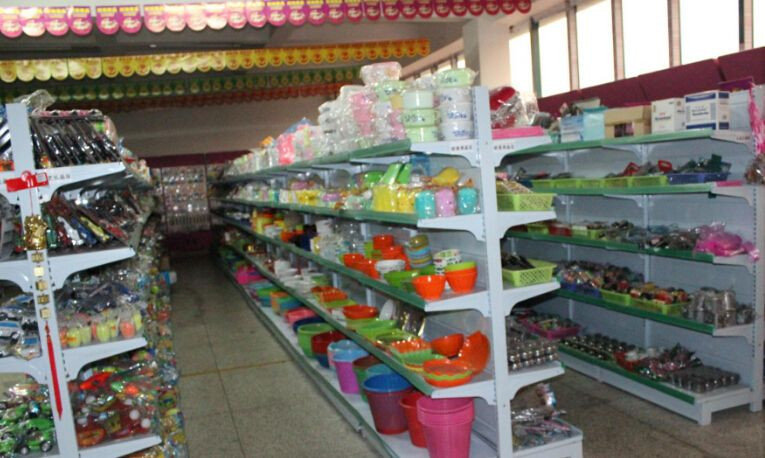 一个杯子年赚千万!6年开店3500家,十元店火到非洲,逆袭上市