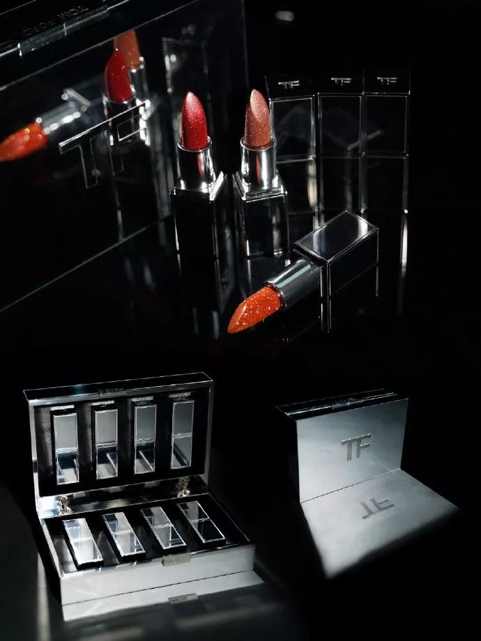 今年秋冬大牌的口红复古红,gucci蓝管最热色口红推荐