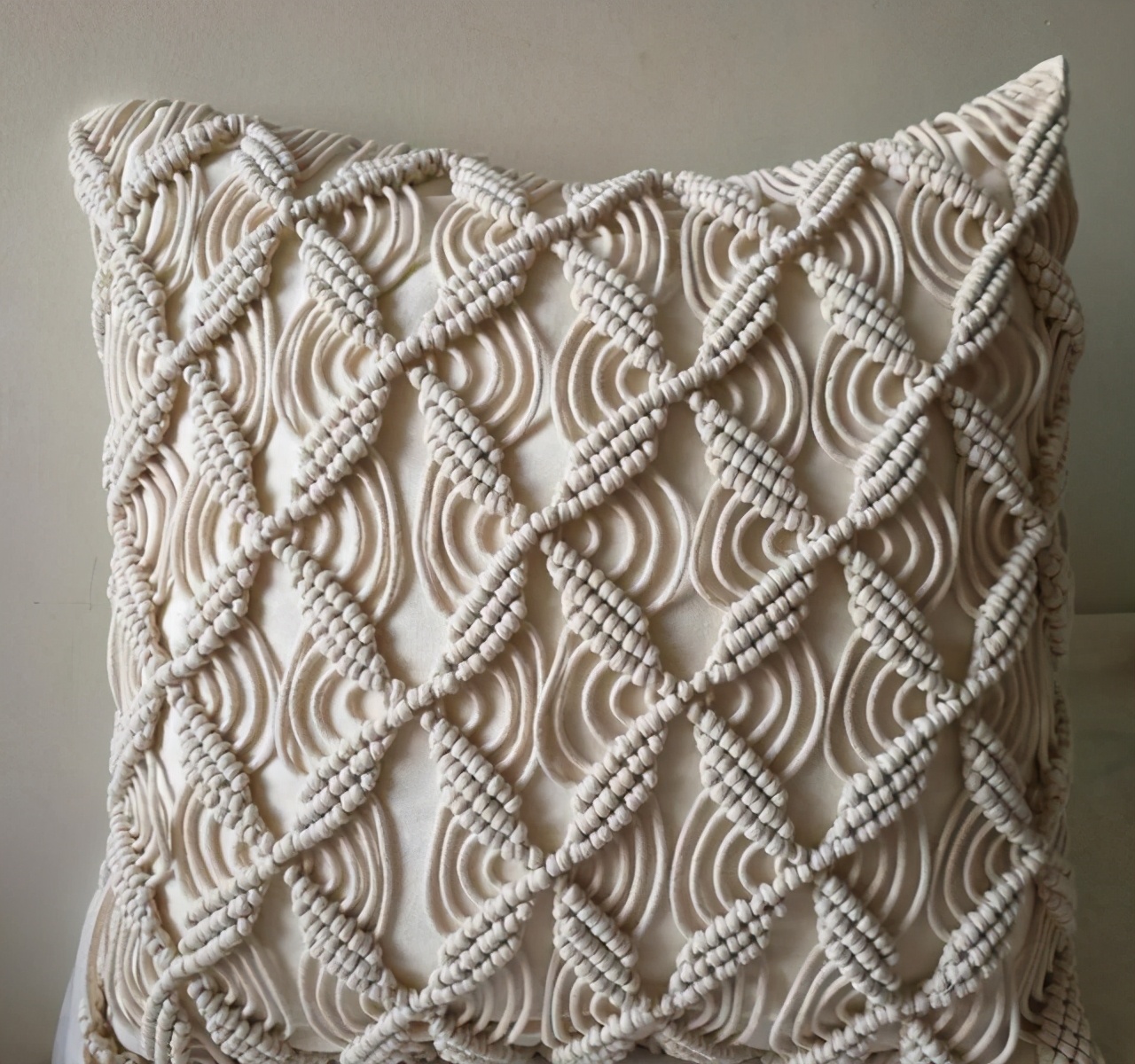 家里旧抱枕，用绳子编个枕套，让你一抱上，就不想放下来！附教程