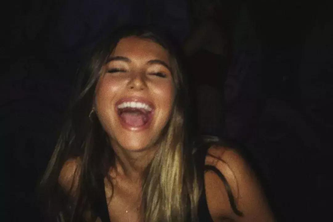 留学生怒了！当年把我拒了的名校，美国富豪网红给钱就能上？！