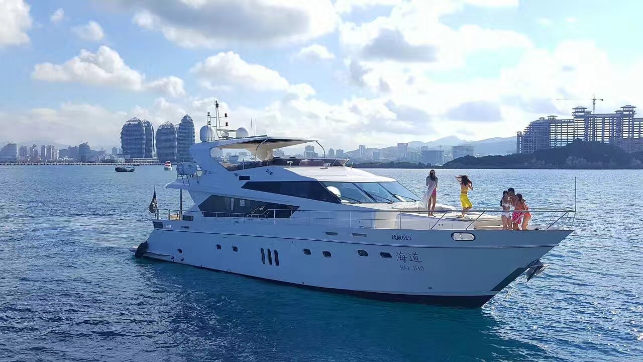 在三亚租游艇出海大约多少钱一天,三亚游艇租赁一天多少钱最便宜