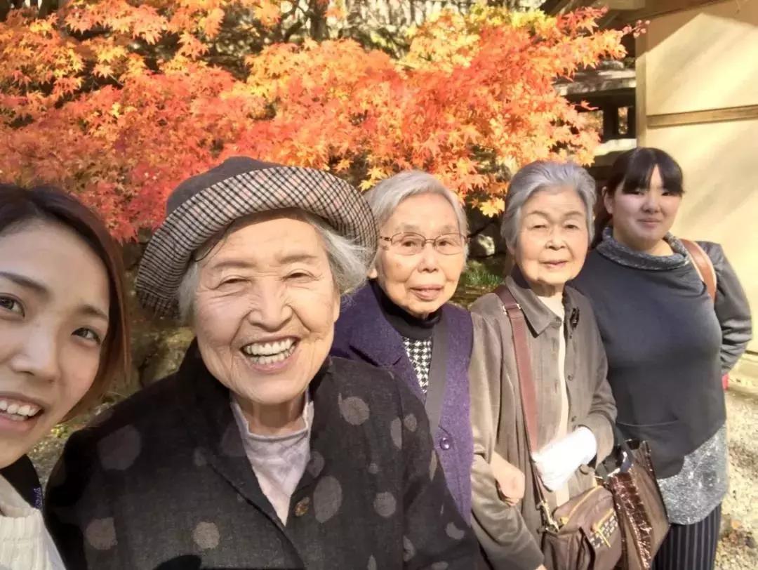 日本最牛养老院：开*场赌**，印钞票，老人抢着去，网友：这才是服务