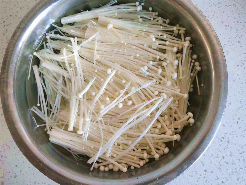 麻辣金针菇家常简单的做法,麻辣金针菇简单做法