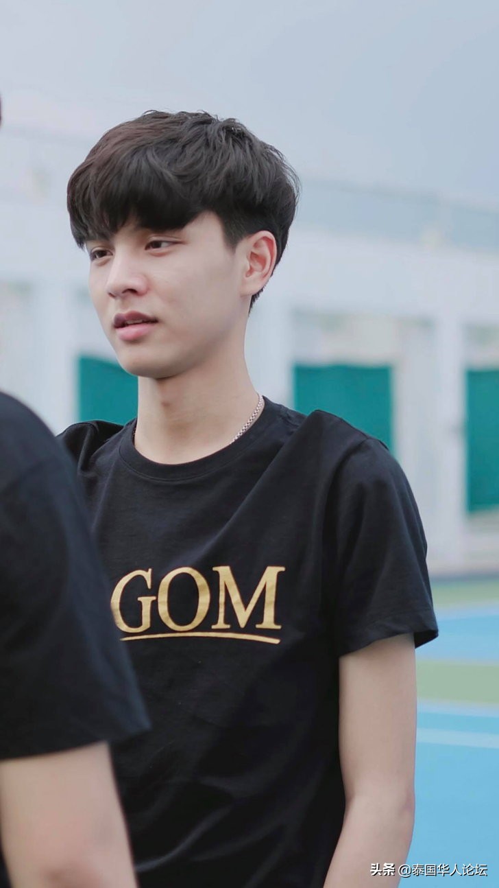 泰国*男美**斥资百万整容变性成美女