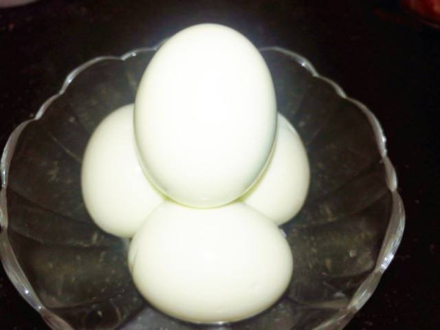 煮鸡蛋少一分钟也不行!教你3个办法,鸡蛋不破皮好剥、味道最好