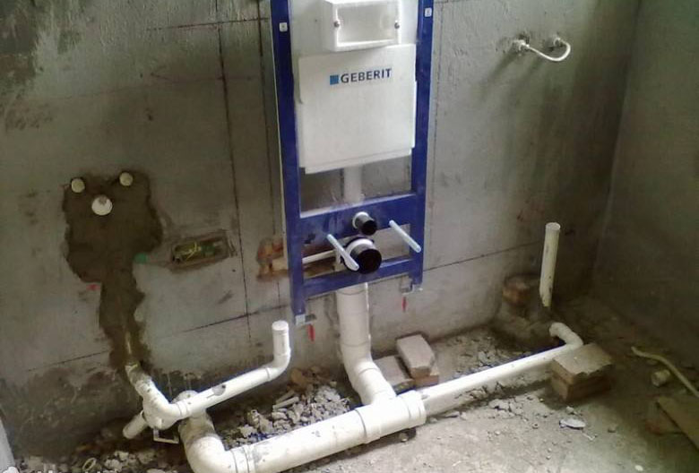 马桶不能随便移！否则排污不畅、又堵又臭！教你如何做到成功移位