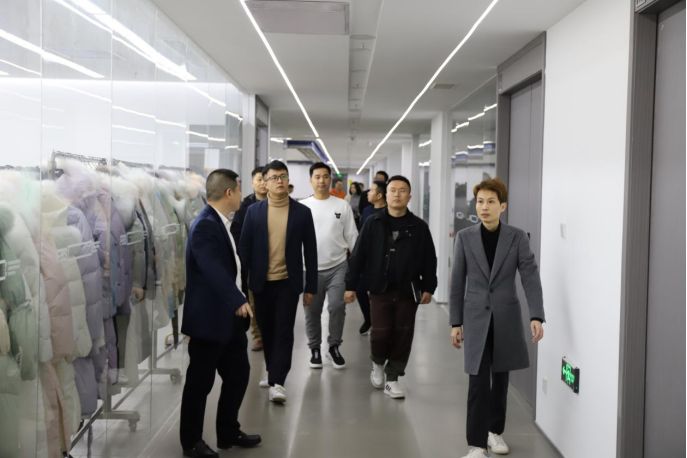 广东省电子数码行业协会一行莅临飞雀直播基地指导参观