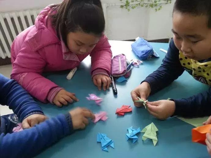 把纸片玩“活”了！能后空翻还会咬人，日本纸艺大师震撼之作