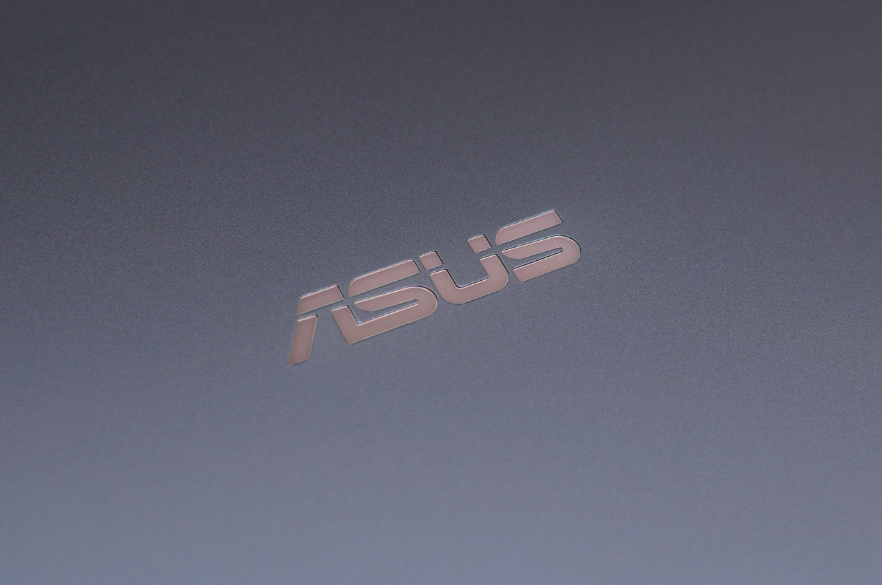 开箱一款最牛逼的游戏笔记本电脑,特别值得入手的游戏笔记本