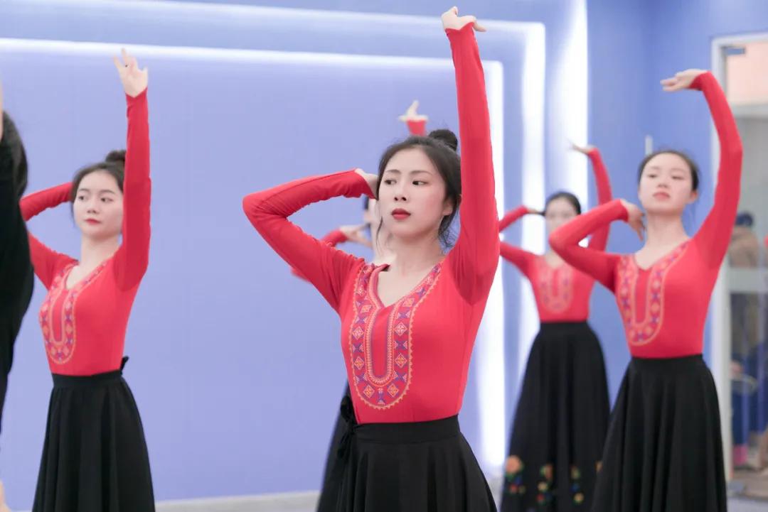 舞蹈生的困难,舞蹈瓶颈期应该怎么度过