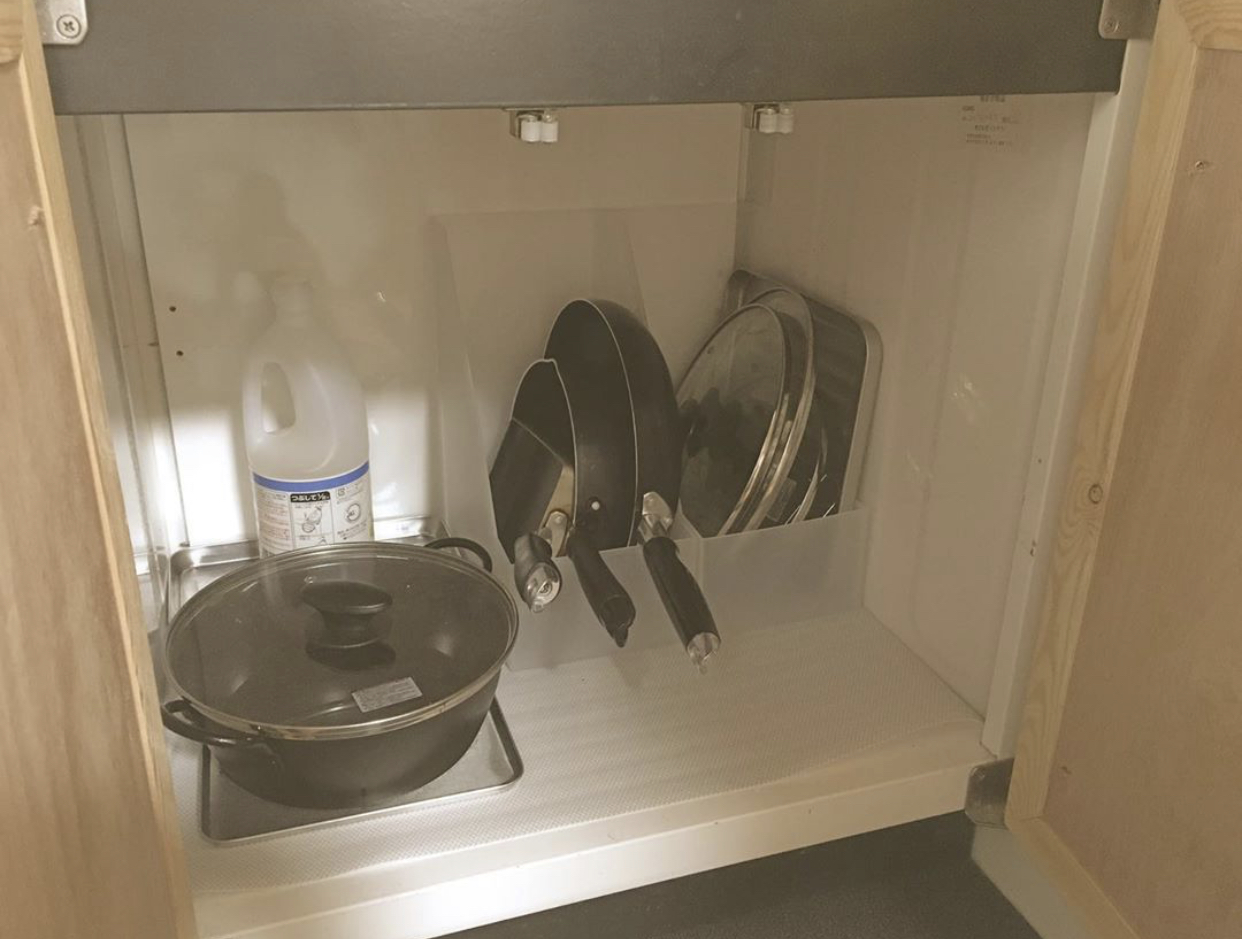 厨房锅具收纳墙上,锅具收纳小妙招废物利用