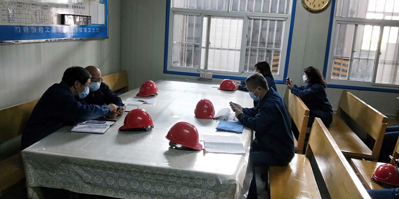 绷紧安全弦织密防范网,织密防护网筑牢防火墙小标语