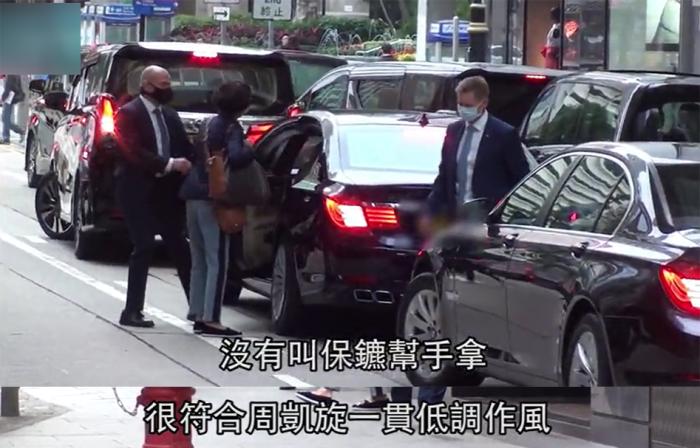 李嘉诚亲自乘私人飞机出国买口罩，购得84箱第一时间捐出