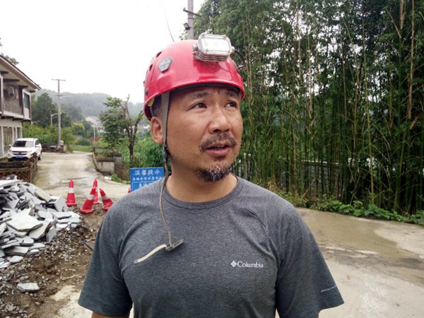 16岁留美高中生回国科考，变身“老鼠人”下悬崖探8000米洞穴