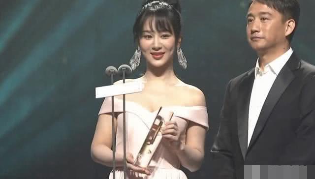 节目中谈到杨紫,杨紫被主持人调侃